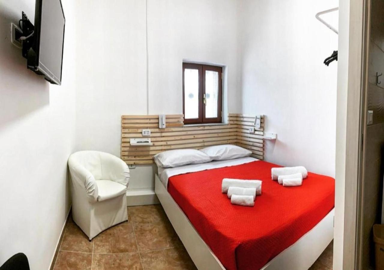 Affittacamere Miris Fast And Comfortable With Self Check In 8 Minutes Walk Near Airport Napoli