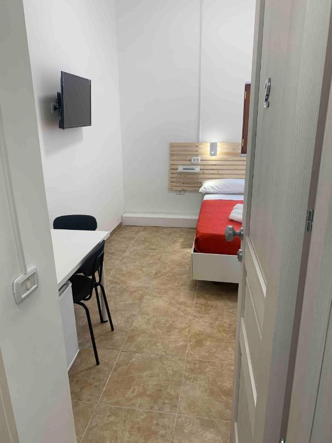 Miris Fast And Comfortable With Self Check In 8 Minutes Walk Near Airport Affittacamere Napoli