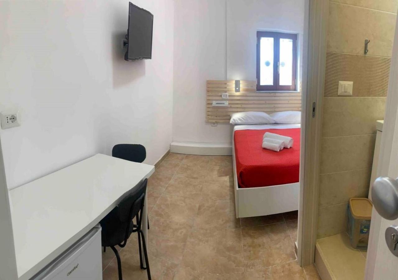 Affittacamere Miris Fast And Comfortable With Self Check In 8 Minutes Walk Near Airport