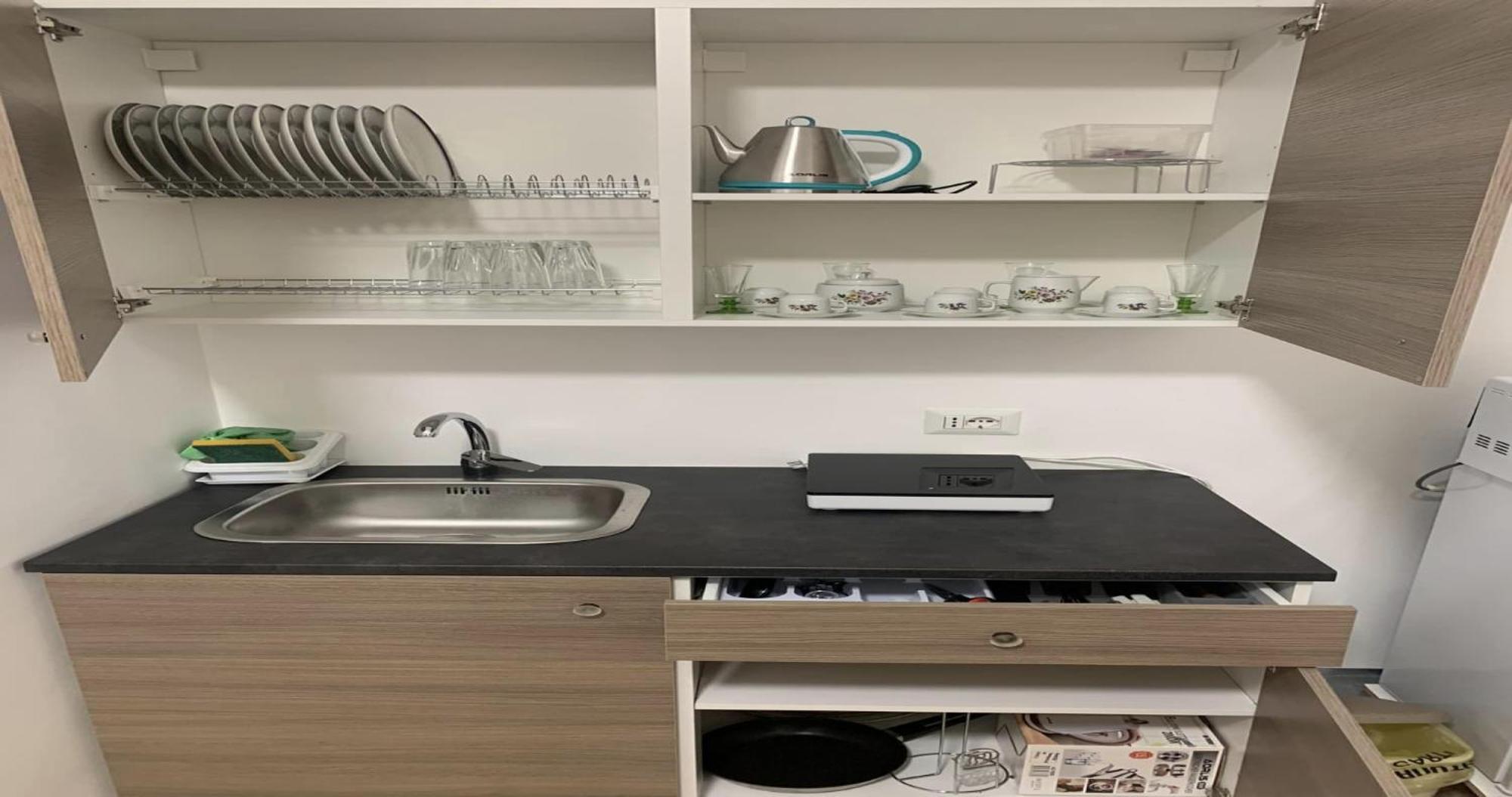 Miris Fast And Comfortable With Self Check In 8 Minutes Walk Near Airport Napoli