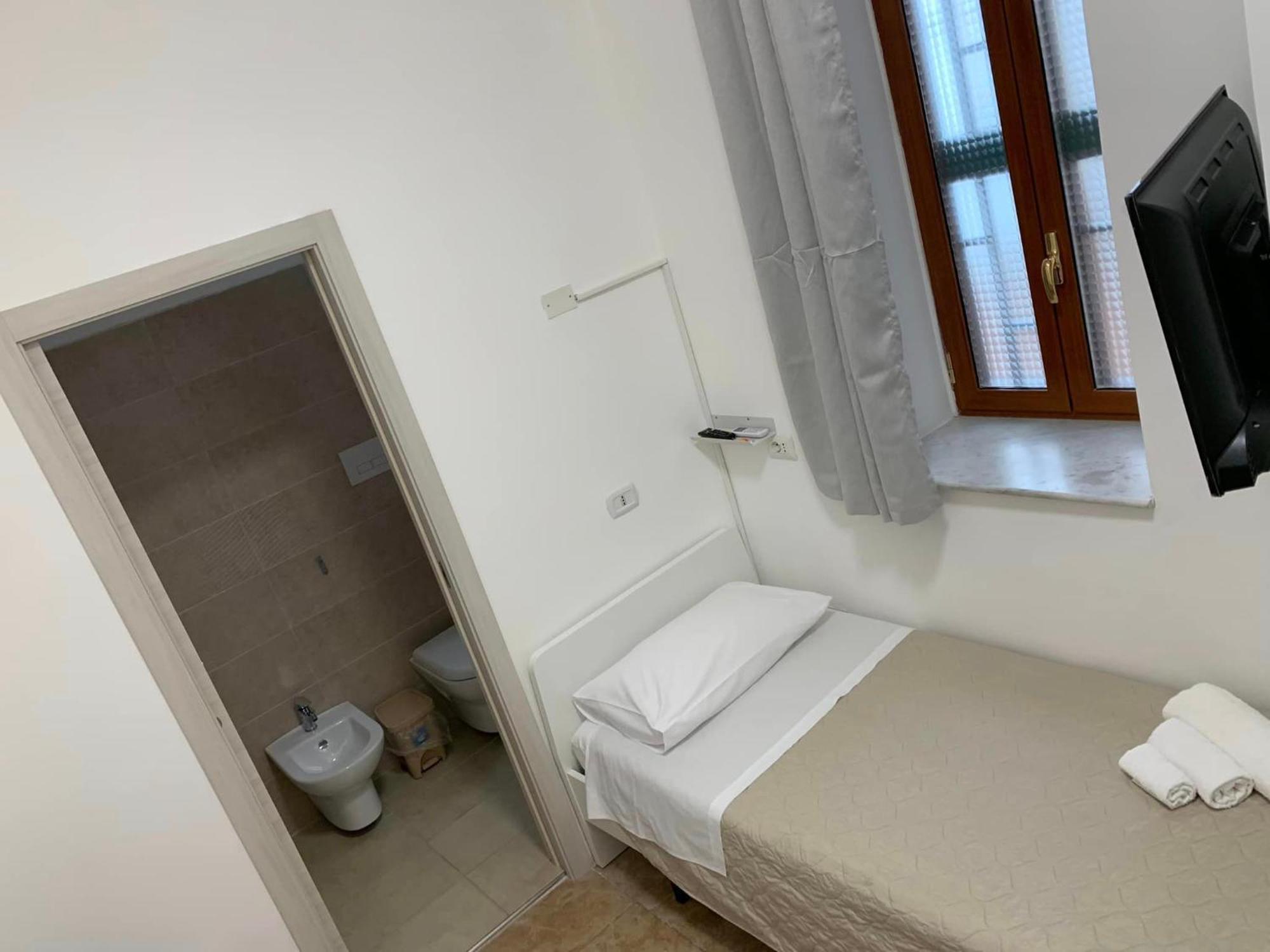 Affittacamere Miris Fast And Comfortable With Self Check In 8 Minutes Walk Near Airport *